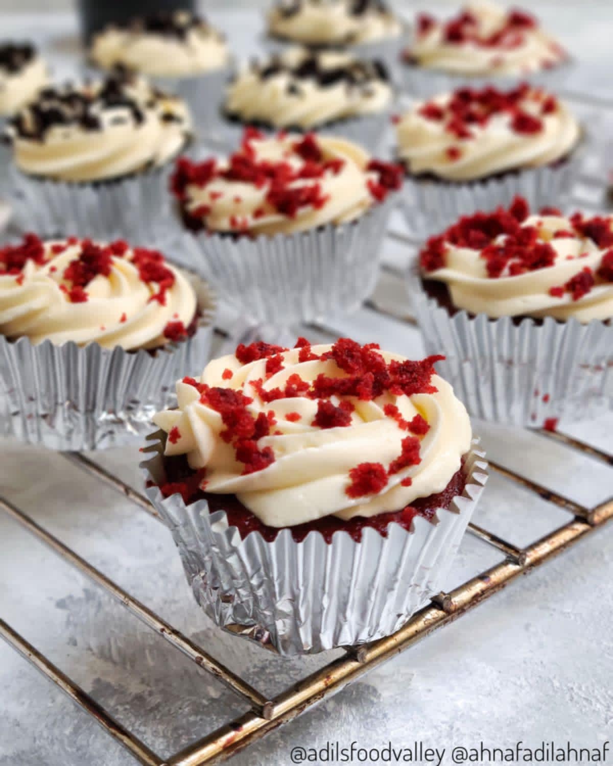 Red Velvet Cupcakes w Cream Cheese Buttercream